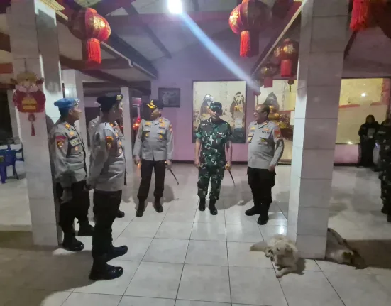Polres dan TNI Amankan Klenteng di Depok Saat Malam Imlek