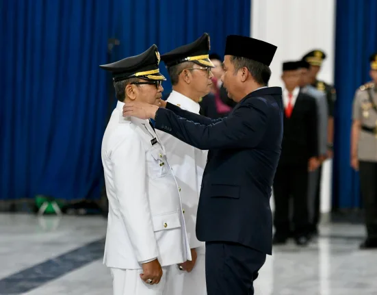 Bey Lantik Pj Walikota Cimahi dan Subang