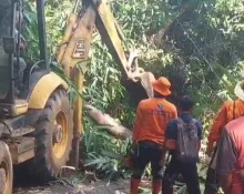 BPBD dan warga lakukan evakuasi.