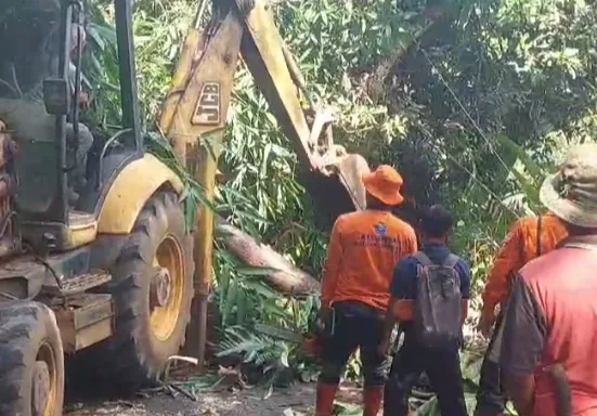 BPBD dan warga lakukan evakuasi.