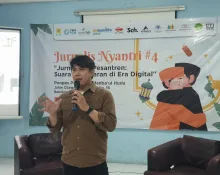 Ketua IJTI Provinsi Jawa Barat Sedang Menyampaikan Paparan Acara Jurnalis Nyantri #4 2025