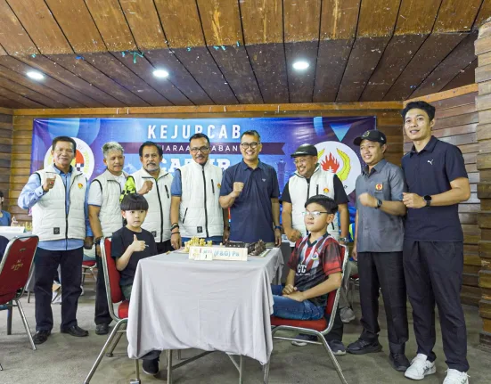 Poto bersama Ketua Umum KONI Kota Bandung Dr. Nuryadi (tengah), serta pengurus Percasi Kota Bandung dan Binpres KONI Kota Bandung