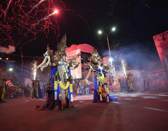 PT Gudang Garam Tbk ikut menyemarakkan acara Kediri Night Carnival 2025